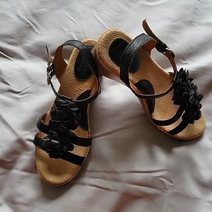 BOC Black Leather Wedges with Flower Detail (Size: 6)